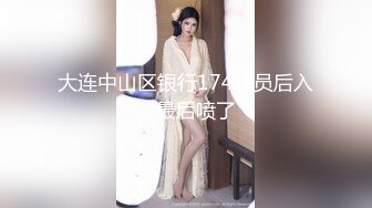 巨臀瘦腰小美女吸鸡巴还给操全程露脸爽的不要不要的