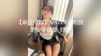 颜值不错的极品小妹露脸让小哥镜头前抱在怀里放肆抽插，玩弄骚奶子后入爆草，无套蹂躏，最后射嘴里让她吃