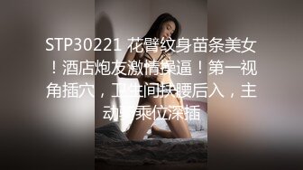 大鸡巴男友貌似在玩网游漂亮女友蜷缩在台底下吃大鸡巴