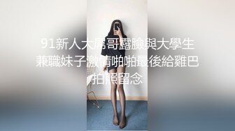 白虎逼姐妹花全程露脸一起玩，听大哥指挥互动狼友撩骚，性感的纹身，揉奶玩逼看特写道具抽插，浪叫呻吟不止