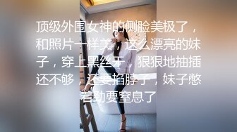 【新片速遞 】 偷拍大师尾随偷拍❤️两个美眉裙底风光长裙萌妹独自逛街灰色内内可爱性感+可爱的JK小姐姐宽松白内撅P股被拍