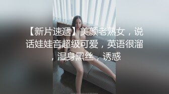 这小日子过的很性福啊 和穿的清爽的漂亮妹子一起在酒店打游戏玩乐 累了就扣扣逼揉揉奶 丰满肉肉适合做爱