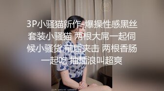 嫂子的诱惑露脸跟两大哥开房啪啪直播玩耍，让大哥给舔逼舔脚吃奶子玩的好高潮，压在身下爆草抽插浪叫不止