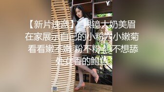 喜欢户外的美女骚货跟小哥野外车震超刺激，撅着屁股掰开骚穴给狼友看，车上口交大鸡巴让小哥抓着奶子干射嘴