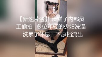 足疗店熟女技师服务周到，半脱下黑丝翘大屁股，舔蛋乳推69姿势舔逼，对着镜头JB插入猛操