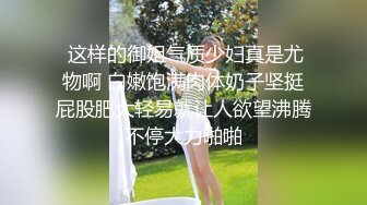 约操短发良家少妇，喝红酒调情，扒掉内裤操逼