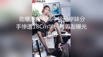 丰乳肥臀长相甜美妹子和炮友居家啪啪，开档露屌裤特写口交，第一视角抽插猛操晃动奶子