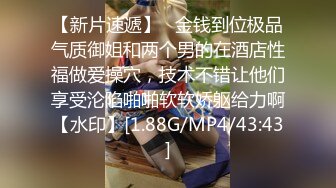  小骚逼露脸洗干净了伺候小哥哥诱惑狼友，舔鸡巴的样子好骚吸蛋蛋，深喉抽插