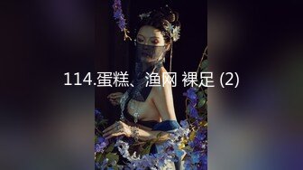 极品反差露脸学生妹》外语大学知名公交车痴女，为了求干什么都敢玩，户外露出、吃精、3P样样精通，长相一般但真的骚