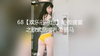   颜值不错的气质少妇露脸秀得很精彩，自己揉奶子道具插着骚穴让大哥吃奶子