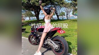 商场女厕偷拍棒球帽皮靴美女?肥大突出的两片肉唇