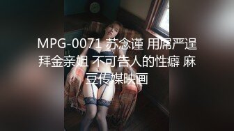 两个轻熟女姐妹花全程露脸跟狼友大秀发骚，淫声荡语互动撩骚，吃奶抠逼自慰呻吟，撅着大屁股