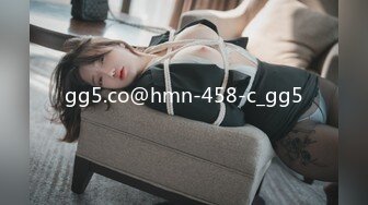 娇小身材00后妹子和男友公厕啪啪，马桶上掰穴扶着扶手后入抽插