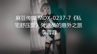 性感小美女露脸让小哥后入爆草揉着骚奶子，从床上玩到床上激情上位无套抽插，给狼友看骚表情射在肚子上真骚