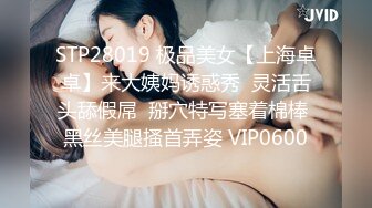 办公楼厕拍花上衣绿裙子少妇嘘嘘