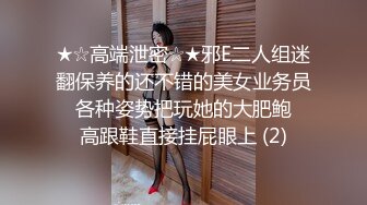 18岁非常嫩的校花被约到酒店穿泳装为其口交