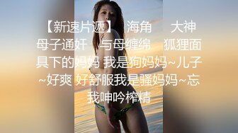 拯救逼逼，看这娘们玩太狠逼里塞苹果出不来了，勺子叉子加筷子，连挑带插搞出苹果又用大粗藕抽逼爆菊花刺激