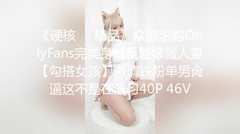 周末老婆回娘家 家里约炮在小区里散步认识的美少妇 身材保养的非常好 很漂亮露脸