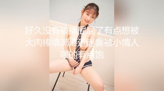 食品厂女厕上帝视角偷拍几个美女职员嘘嘘临场感十足