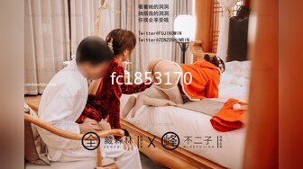 骚女酒店开房两男一女3P淫乱大战，跪地两根JB轮流着口交，埋头口交前后一起操，大屁股上位骑乘极度淫骚