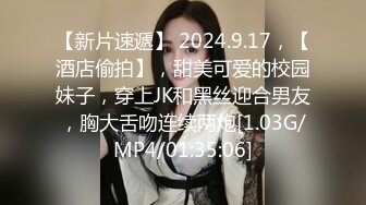 潜入办公楼偷拍 女同事风韵的小黑B