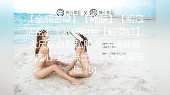 商场女厕全景偷拍白色短裤少妇的微毛小黑鲍