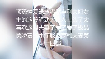 【破解摄像头】鸡店内漂亮妹子热情服务的展现，木板隔了起来，两个鸡婆卖力口爆！