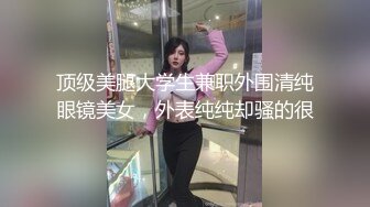 麻花辫颜值模特和炮友激情大战 黑色网袜揉捏大白奶子 翘起屁股展示一线天肥逼 后入美臀从下往上视角拍摄