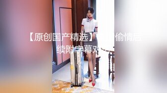 双女仆抢吃一根肉棒