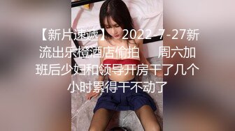 养了两个女儿的父亲好性福啊，青春活力肉体荡漾性感，争着舔吸鸡巴奶子摩擦