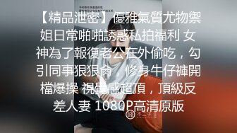 勾引上门业务员帅小伙裸身开门色诱揩油 帮其口交拉进卧室拔掉裤子肛交强上