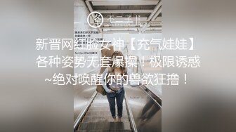 躲在窗外偷拍颜值不错的美眉洗澡澡