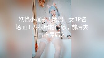 家庭摄像头偷拍大奶少妇自慰，还时不时挑逗可爱小泰迪