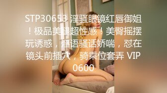 9/13最新 别墅楼梯上大战黄发妹子双飞大战换着来玩淫乱极了VIP1196