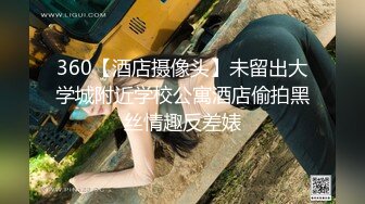 _巨乳粉逼黑丝情趣装诱惑的极品宝贝，无毛白虎逼跟狼友互动撩骚，揉奶玩逼道具抽插，呻吟可射表情好骚别错过