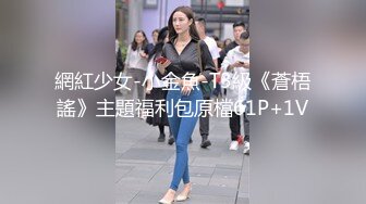 “大哥你稍微快点，我孩子快醒了”在家看娃的少妇兼职，在露天阳台被后入