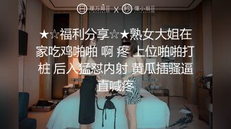 时尚艳妆绝色美女双腿劈开粗大假阳具深深插进屁眼里高难度啪啪刺激诱人