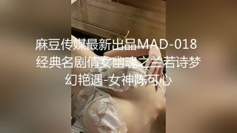 老式小区单元楼爬墙偷窥多位小媳妇在家洗澡 (3)