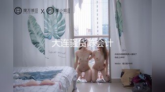 小哥寒假去姨妈家玩❤️在卫生间暗藏摄像头偷拍眼镜表姐洗澡,奶子很小,但是阴毛很多典型的反差婊