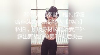 潜入写字楼女厕偷拍❤️一身黑装长发美女被拍两次前后都被看光光