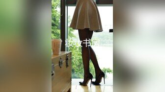 商场女厕全景偷拍黑衣少妇肥美的大鲍鱼细细的擦拭着小穴