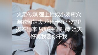 【新片速遞】 白色情趣内衣肉色丝袜丰满吊钟奶韵味美少妇酒店和单男露脸啪啪，无套操逼