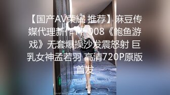 两个乖女儿和妈妈一起上演三人行，露脸了好刺激让妹妹玩逼妈妈舔奶子真骚，淫语互动狼友听指挥一起捅妈骚穴