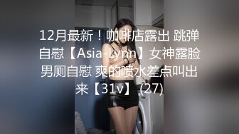 苗条贫乳小美女，把嘴当成小穴狂怼