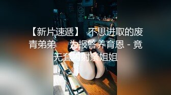 舌吻扣穴穿着衣服舔屌，张开双腿爆插，扶着大屁股后入撞击猛操