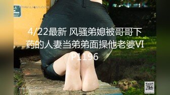 女销售员为了能签下合同只能让客户玩：‘你还没说和我什么时候签合同好痛好痛好痛’，‘痛你就叫呀，等我把你玩高潮了就签，揉奶’！