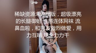 两男一女3P风骚小少妇前面舔着后面扣穴骑乘爆插