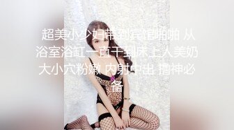  苗条妹子白嫩粉木耳戴套男上姿势狂插肛门，前面用道具，前后双插，女的要上天了不停的求饶