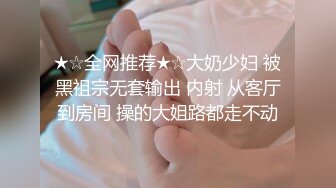 【新片速遞】   小吃店女厕全景偷拍花裙少妇撅着屁股尿尿肥美鲍鱼刚好呈现在眼前