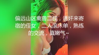 乘妈妈睡着了扒她衣服和内内